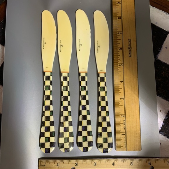 Authentic Mackenzie Childs 4 Dinner Knives - Picture 6 of 8